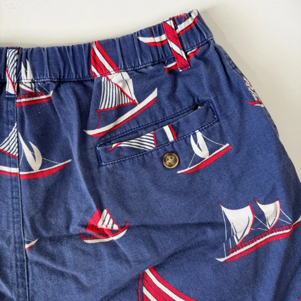 Chubbies USA Sailboats Men’s Shorts Red White Blue 5.5” Size M